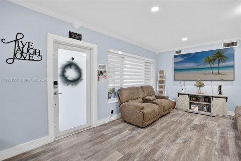 Villa ou maison à vendre à Cutler Bay, Floride: 4 chambres, 174.84 m2 № 2065186 - photo 6