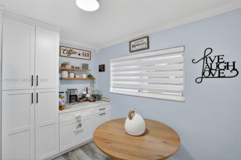 Villa ou maison à vendre à Cutler Bay, Floride: 4 chambres, 174.84 m2 № 2065186 - photo 12