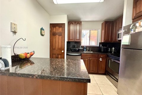 Copropriété à vendre à Davie, Floride: 2 chambres, 89.46 m2 № 2038436 - photo 11