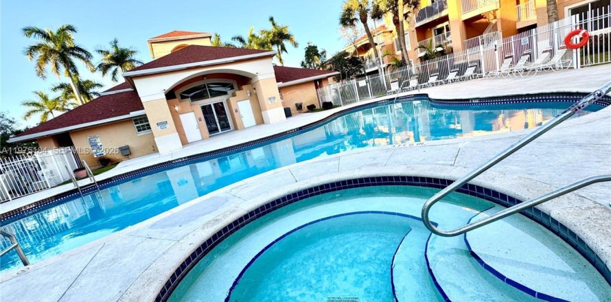 Condo à Davie, Floride, 2 chambres  № 2038436