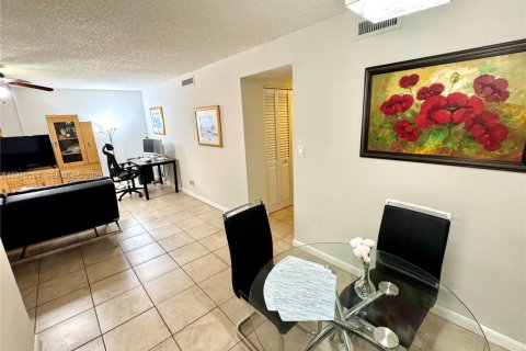 Copropriété à vendre à Davie, Floride: 2 chambres, 89.46 m2 № 2038436 - photo 12