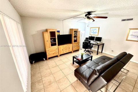 Copropriété à vendre à Davie, Floride: 2 chambres, 89.46 m2 № 2038436 - photo 2
