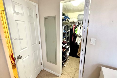 Copropriété à vendre à Davie, Floride: 2 chambres, 89.46 m2 № 2038436 - photo 17