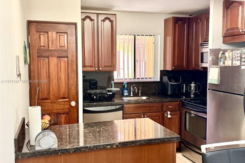 Copropriété à vendre à Davie, Floride: 2 chambres, 89.46 m2 № 2038436 - photo 9