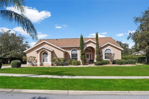 House in Clermont, Florida 4 bedrooms, 209.4 sq.m. № 1549418 - photo 1