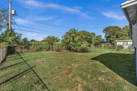 Casa en alquiler en Fort Lauderdale, Florida, 3 dormitorios, 79.06 m2 № 1969351 - foto 24