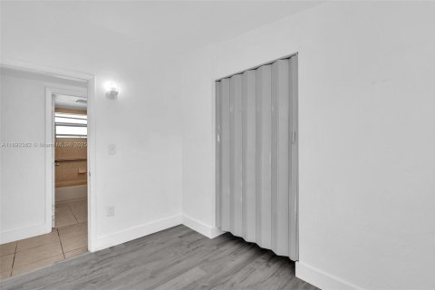 Casa en alquiler en Fort Lauderdale, Florida, 3 dormitorios, 79.06 m2 № 1969351 - foto 30