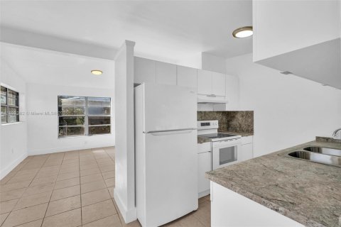 Casa en alquiler en Fort Lauderdale, Florida, 3 dormitorios, 79.06 m2 № 1969351 - foto 23
