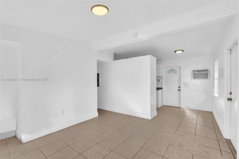 Casa en alquiler en Fort Lauderdale, Florida, 3 dormitorios, 79.06 m2 № 1969351 - foto 12