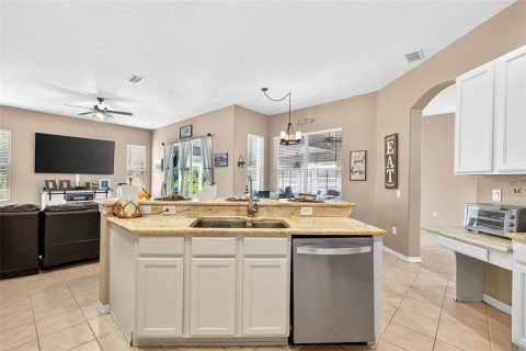 House in Land O' Lakes, Florida 4 bedrooms, 271.09 sq.m. № 1835800 - photo 14