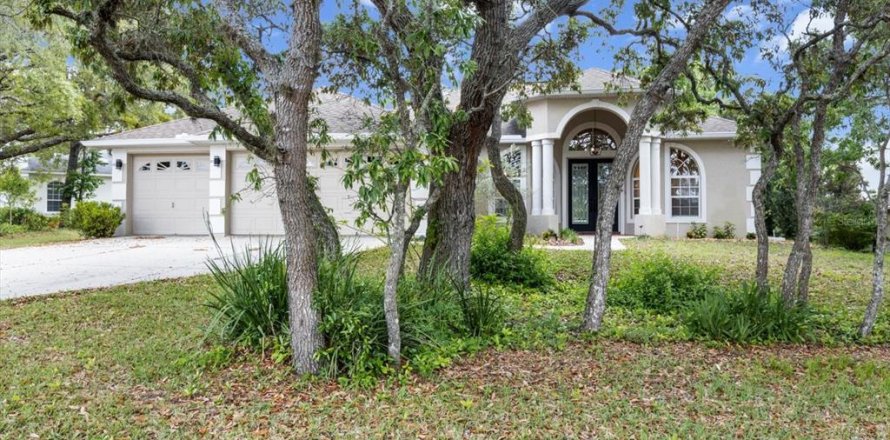 House in Homosassa, Florida 3 bedrooms, 181.35 sq.m. № 1912170