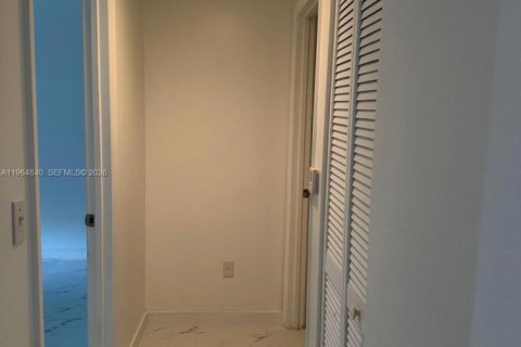 Condominio en alquiler en Royal Palm Beach, Florida, 1 dormitorio № 2026324 - foto 18