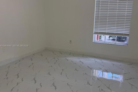 Condominio en alquiler en Royal Palm Beach, Florida, 1 dormitorio № 2026324 - foto 19
