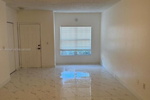 Condominio en alquiler en Royal Palm Beach, Florida, 1 dormitorio № 2026324 - foto 4