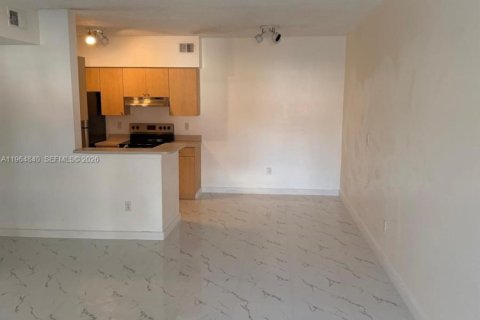 Condominio en alquiler en Royal Palm Beach, Florida, 1 dormitorio № 2026324 - foto 2