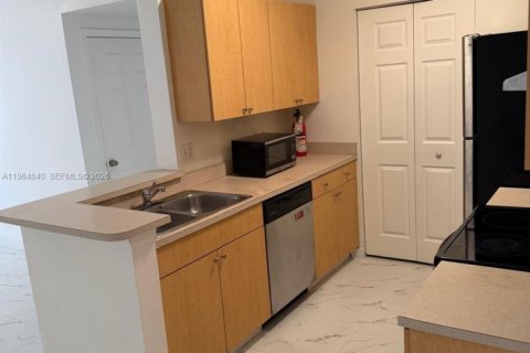 Condominio en alquiler en Royal Palm Beach, Florida, 1 dormitorio № 2026324 - foto 8