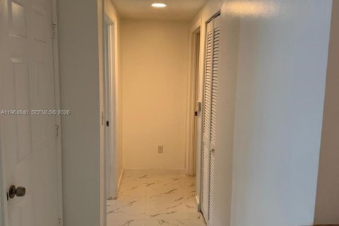 Condominio en alquiler en Royal Palm Beach, Florida, 1 dormitorio № 2026324 - foto 13