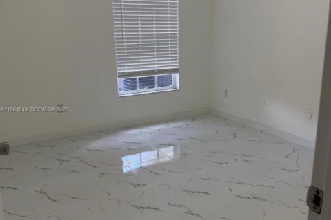 Condominio en alquiler en Royal Palm Beach, Florida, 1 dormitorio № 2026324 - foto 14