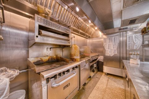 Propiedad comercial en venta en Miami Beach, Florida № 1839758 - foto 17