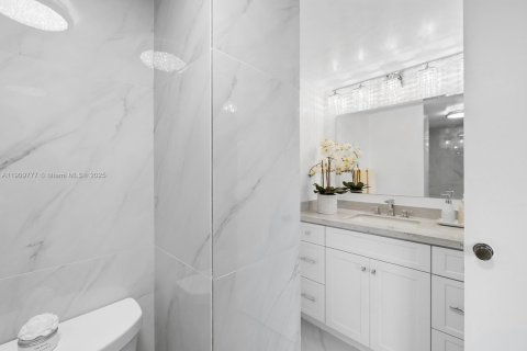 Condo in Pembroke Pines, Florida, 3 bedrooms  № 1968656 - photo 27