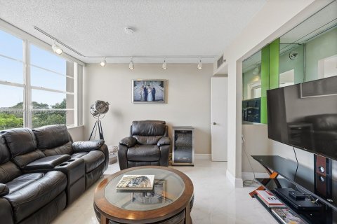 Condo in Pembroke Pines, Florida, 3 bedrooms  № 1968656 - photo 6