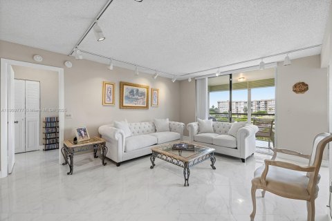 Condo in Pembroke Pines, Florida, 3 bedrooms  № 1968656 - photo 3