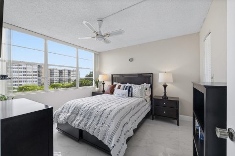 Condo in Pembroke Pines, Florida, 3 bedrooms  № 1968656 - photo 20