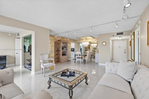 Condo in Pembroke Pines, Florida, 3 bedrooms  № 1968656 - photo 5
