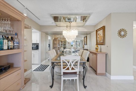 Condo in Pembroke Pines, Florida, 3 bedrooms  № 1968656 - photo 13