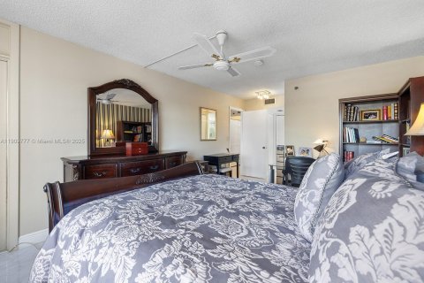 Condo in Pembroke Pines, Florida, 3 bedrooms  № 1968656 - photo 24