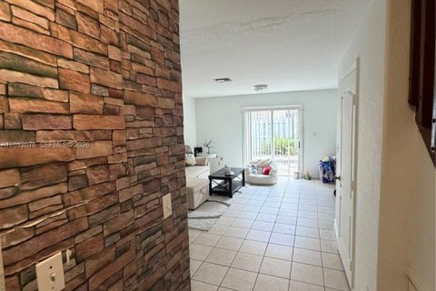 Touwnhouse à louer à Miami, Floride: 2 chambres, 90.12 m2 № 2076366 - photo 8