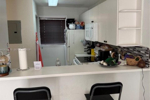 Touwnhouse à louer à Miami, Floride: 2 chambres, 90.12 m2 № 2076366 - photo 10