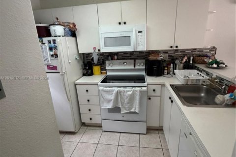 Touwnhouse à louer à Miami, Floride: 2 chambres, 90.12 m2 № 2076366 - photo 5