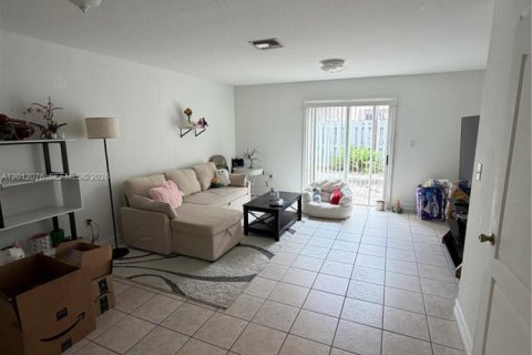 Touwnhouse à louer à Miami, Floride: 2 chambres, 90.12 m2 № 2076366 - photo 9