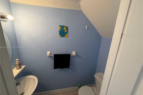 Touwnhouse à louer à Miami, Floride: 2 chambres, 90.12 m2 № 2076366 - photo 7