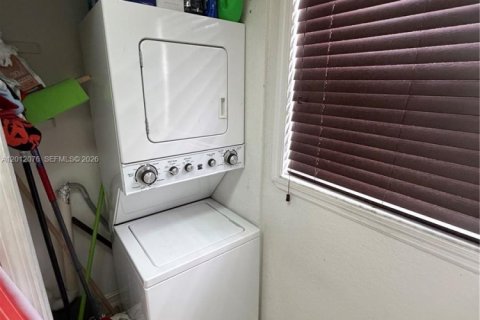 Touwnhouse à louer à Miami, Floride: 2 chambres, 90.12 m2 № 2076366 - photo 4