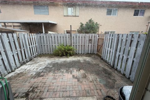 Touwnhouse à louer à Miami, Floride: 2 chambres, 90.12 m2 № 2076366 - photo 15