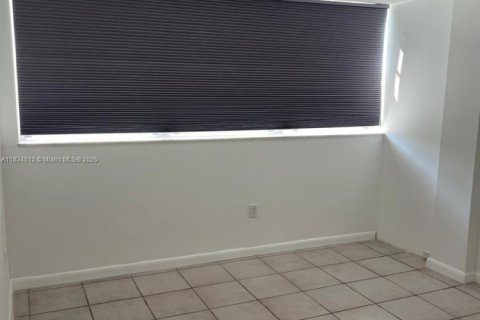 Appartement à louer à North Miami Beach, Floride: 2 chambres, 92.53 m2 № 1820141 - photo 11