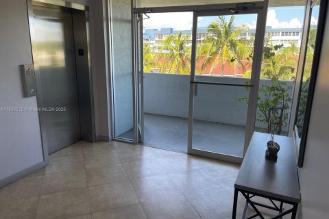 Appartement à louer à North Miami Beach, Floride: 2 chambres, 92.53 m2 № 1820141 - photo 3