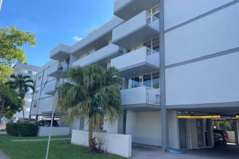 Appartement à louer à North Miami Beach, Floride: 2 chambres, 92.53 m2 № 1820141 - photo 2