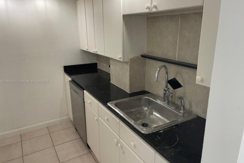 Appartement à louer à North Miami Beach, Floride: 2 chambres, 92.53 m2 № 1820141 - photo 4