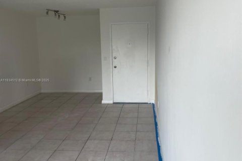 Appartement à louer à North Miami Beach, Floride: 2 chambres, 92.53 m2 № 1820141 - photo 9