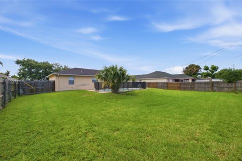House in Port St. Lucie, Florida 3 bedrooms, 98.1 sq.m. № 2305853 - photo 29