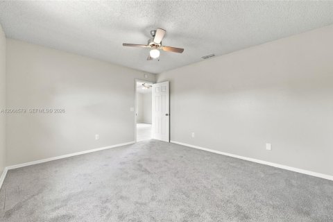 House in Port St. Lucie, Florida 3 bedrooms, 98.1 sq.m. № 2305853 - photo 17