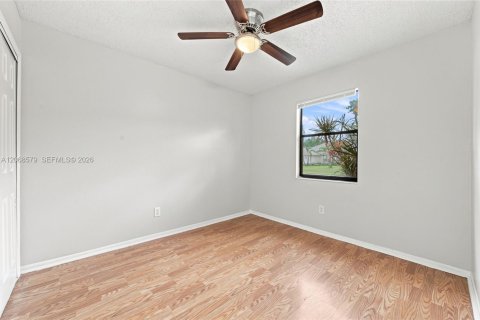 House in Port St. Lucie, Florida 3 bedrooms, 98.1 sq.m. № 2305853 - photo 21