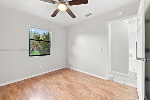 House in Port St. Lucie, Florida 3 bedrooms, 98.1 sq.m. № 2305853 - photo 22