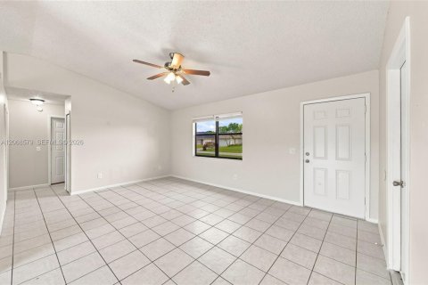House in Port St. Lucie, Florida 3 bedrooms, 98.1 sq.m. № 2305853 - photo 8