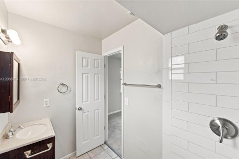 House in Port St. Lucie, Florida 3 bedrooms, 98.1 sq.m. № 2305853 - photo 19