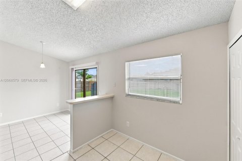 House in Port St. Lucie, Florida 3 bedrooms, 98.1 sq.m. № 2305853 - photo 14