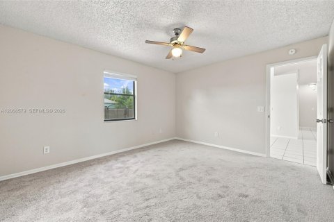 House in Port St. Lucie, Florida 3 bedrooms, 98.1 sq.m. № 2305853 - photo 16